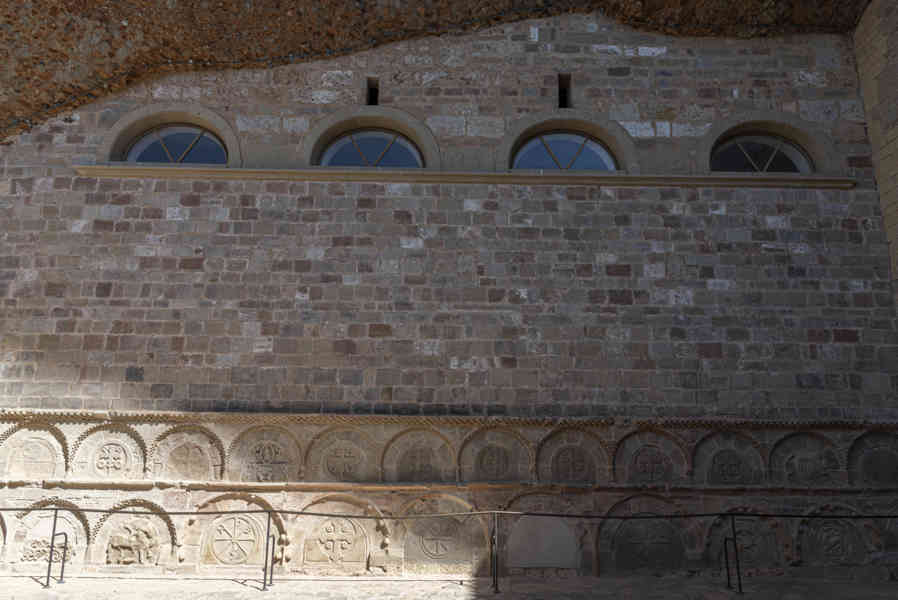 Huesca - real monasterio de San Juan de la Peña 13 - Panteón de Nobles.jpg